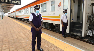 蒙内铁路为肯尼亚民众提供就业岗位