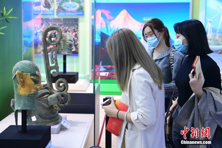 Exposição temática atrai visitantes na capital chinesa