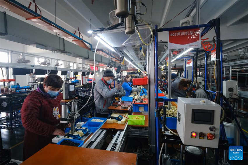 Empresas no leste da China aceleram produção durante Festival da Primavera