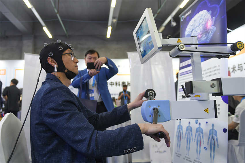 8ª Cúpula de Talentos de Robótica e Economia Inteligente da China é realizada em Zhejiang