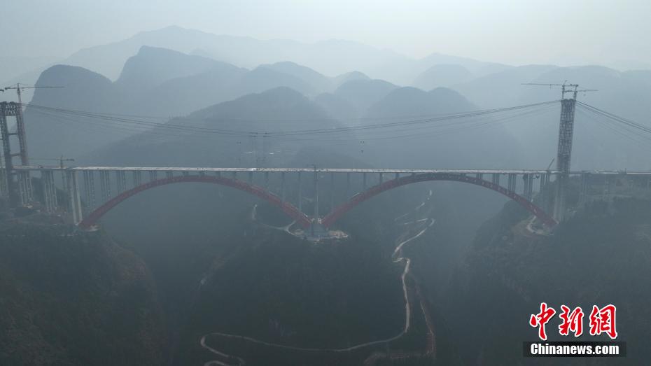 Foi unida a maior ponte em arco duplex em construção do mundo