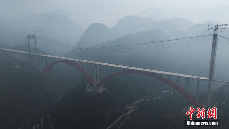 Foi unida a maior ponte em arco duplex em construção do mundo