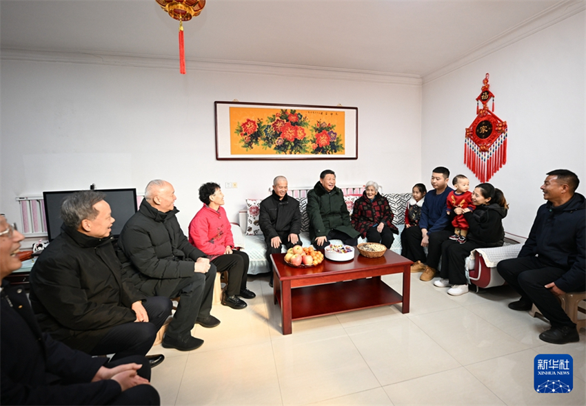 Cuidados constantes de Xi Jinping com pessoas afetadas por desastres