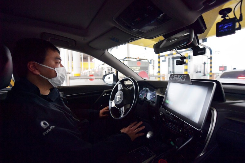 Carros autônomos são usados para levar passageiros a aeroporto em Beijing
