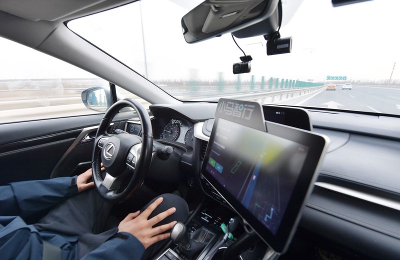 Carros autônomos são usados para levar passageiros a aeroporto em Beijing