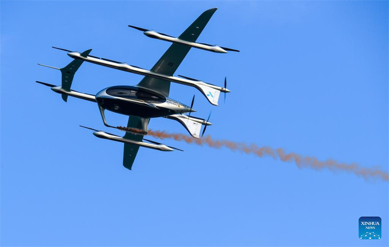 Aeronave eVTOL completa primeiro voo de demonstração intermunicipal em Shenzhen, sul da China