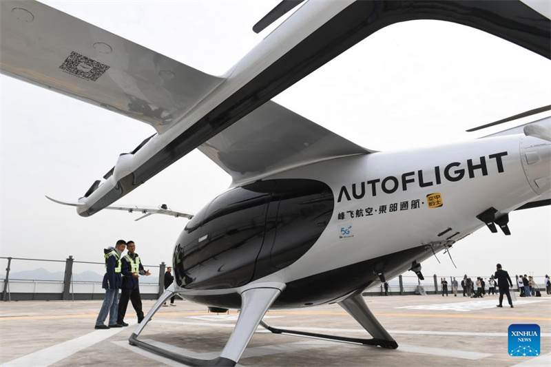 Aeronave eVTOL completa primeiro voo de demonstração intermunicipal em Shenzhen, sul da China