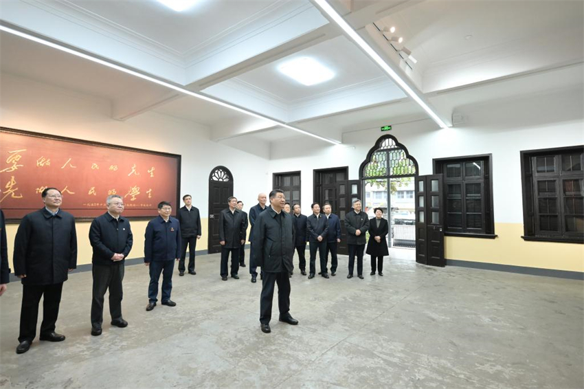 Xi Jinping enfatiza orientação à dedicação dos alunos a servirem ao país como objetivo da administração das escolas