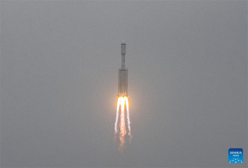 China lança novo satélite de retransmissão para comunicações Terra-Lua