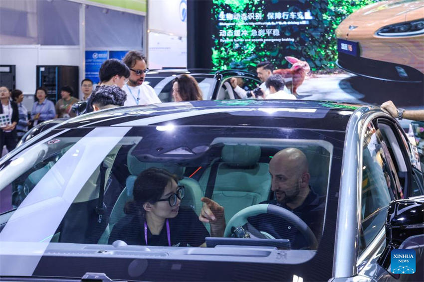 Feira de Cantão é inaugurada na China com aumento de compradores estrangeiros