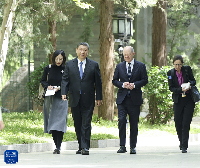 Xi Jinping reúne-se com chanceler alemão e pede para alcançar sucesso mútuo