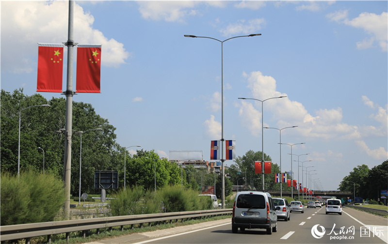 Galeria: Belgrado decorada para receber visita do presidente Xi Jinping