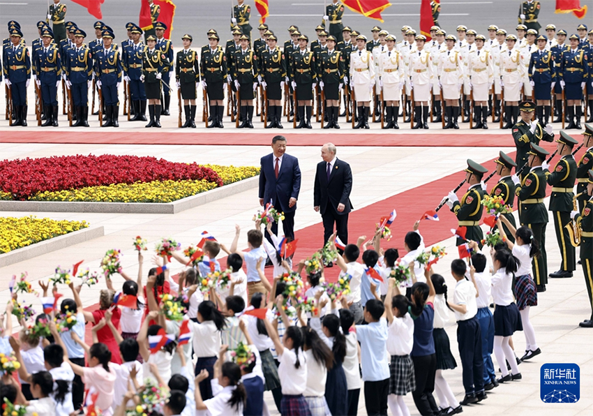 Xi Jinping e Putin realizam conversações em Beijing, traçando rumo para fortalecer laços