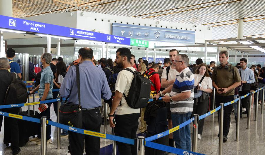 China vê aumento de viajantes estrangeiros seguindo políticas de isenção de visto de trânsito