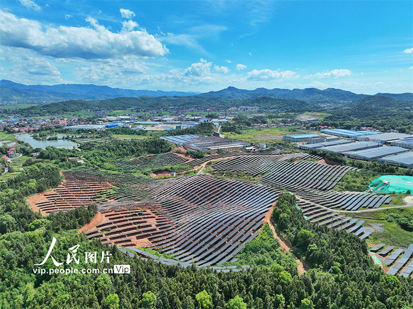 Geração de energia fotovoltaica promove revitalização rural em Jiangxi