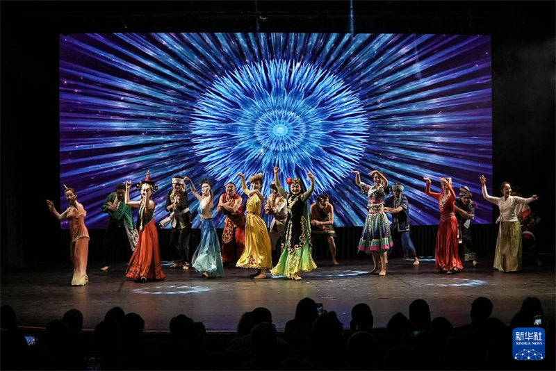 Grupo de Dança da Universidade Minzu do Noroeste da China atua em São Paulo