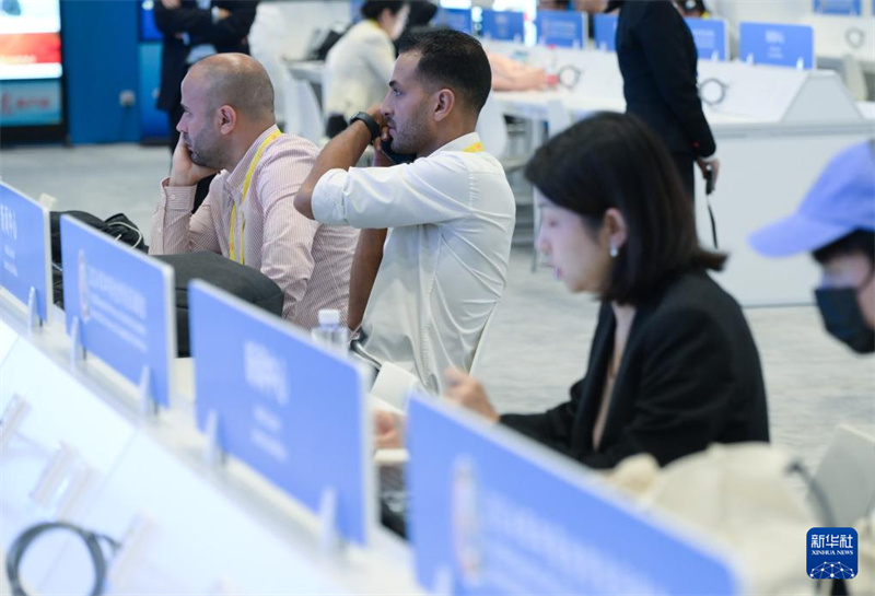 Centro de Imprensa do Fórum de Cooperação China-África dá as boas-vindas a repórteres de vários países