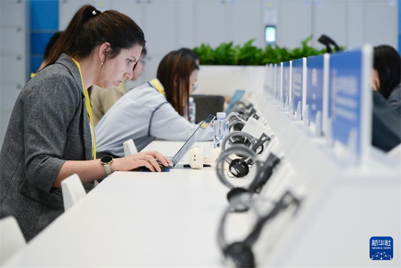 Centro de Imprensa do Fórum de Cooperação China-África dá as boas-vindas a repórteres de vários países