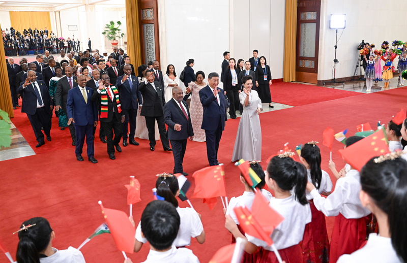 Xi Jinping oferece banquete de boas-vindas a convidados participantes da cúpula do FOCAC