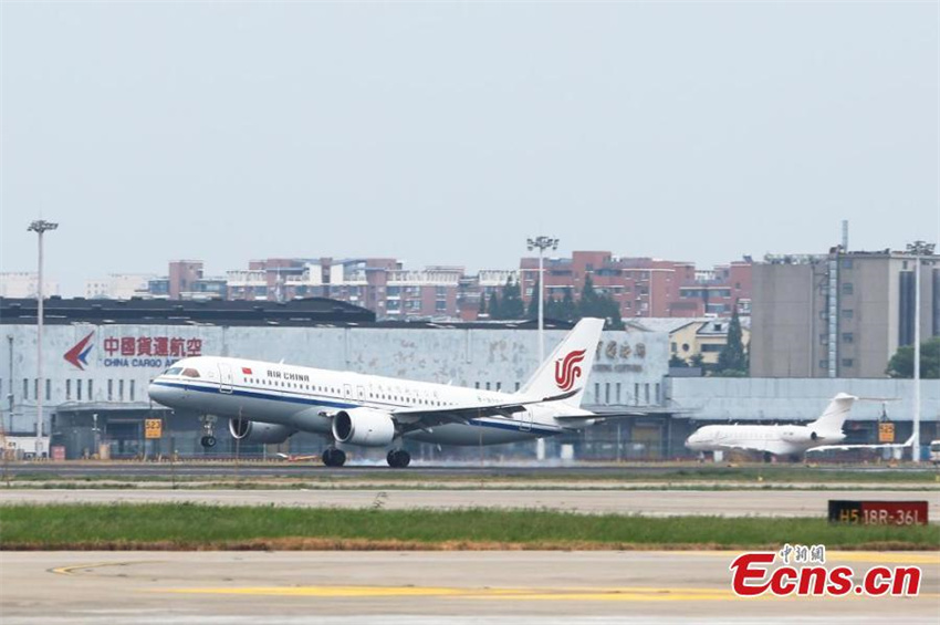 Primeiro avião C919 da Air China faz voo inaugural