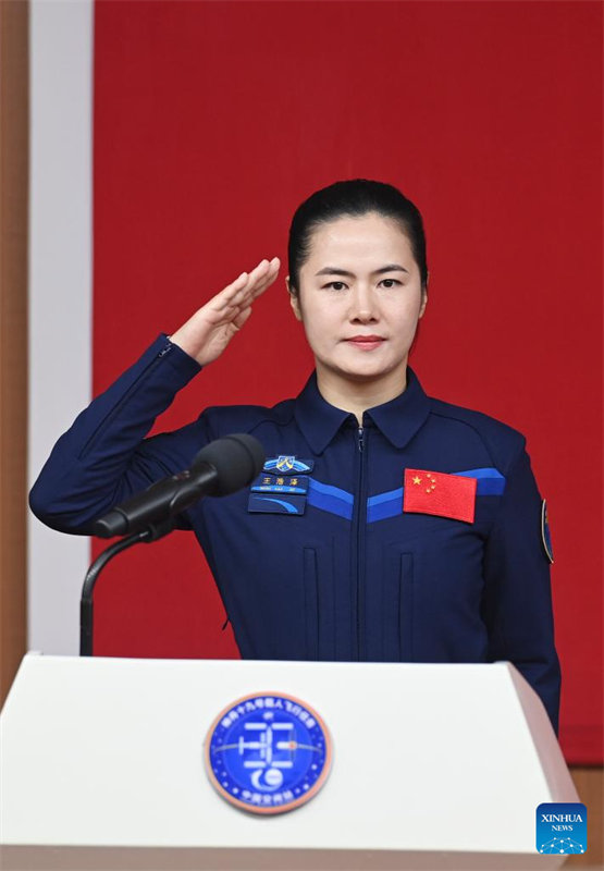 Astronautas da missão chinesa Shenzhou-19 reúnem-se com a imprensa