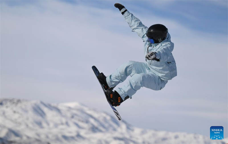 Destinos turísticos na China atraem visitantes com atividades de gelo e neve