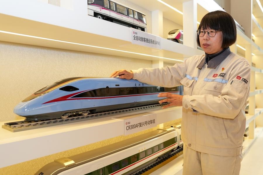 Uma deputada da APN e soldadora sênior dedicada ao treinamento de jovens artesãos
