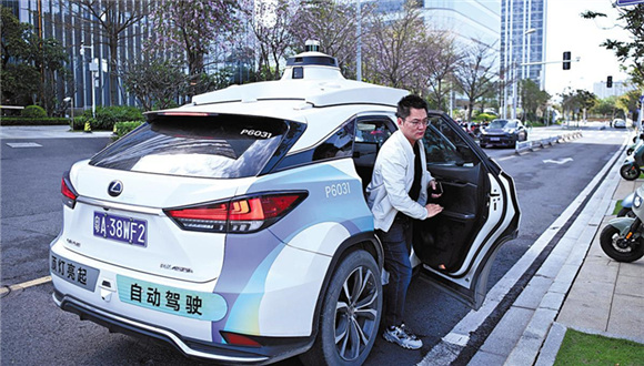 IA irá acelerar tecnologia de direção autônoma na ChinaEspera-se que a tecnologia de inteligência artificial, atualmente em rápida evolução, lidere uma revolução industrial e acelere o desenvolvimento de veículos autônomos e inteligentes conectados da China, dado que a IA está surgindo como uma oportunidade estratégica crítica para a indústria automotiva, disseram legisladores, consultores políticos e especialistas nacionais.