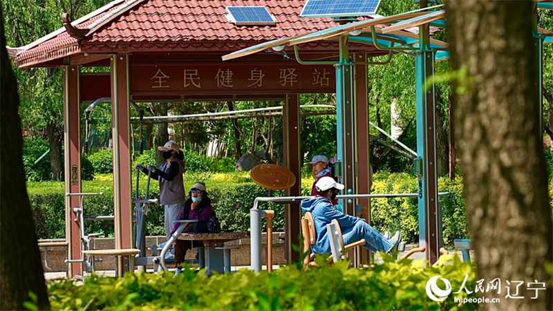 Águas cristalinas num corredor verde transformm Jinzhou num paraíso