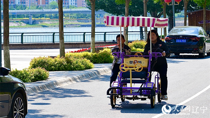 Águas cristalinas num corredor verde transformm Jinzhou num paraíso