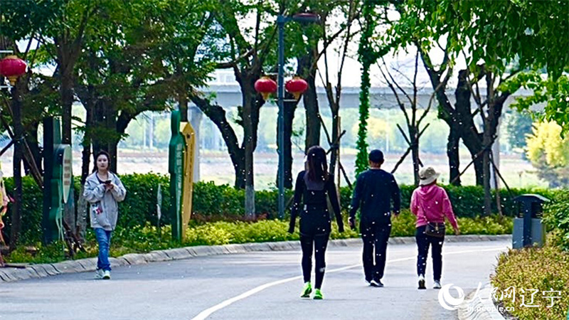 Águas cristalinas num corredor verde transformm Jinzhou num paraíso