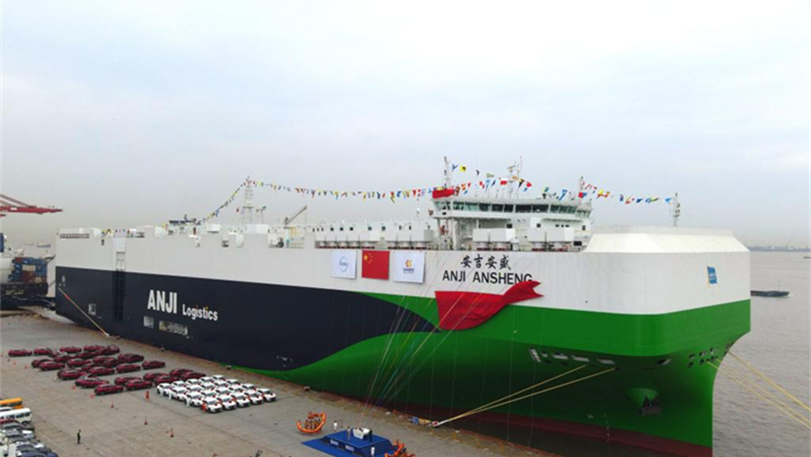 9500 vagas: maior navio de transporte de carros do mundo parte de Shanghai rumo à Europa