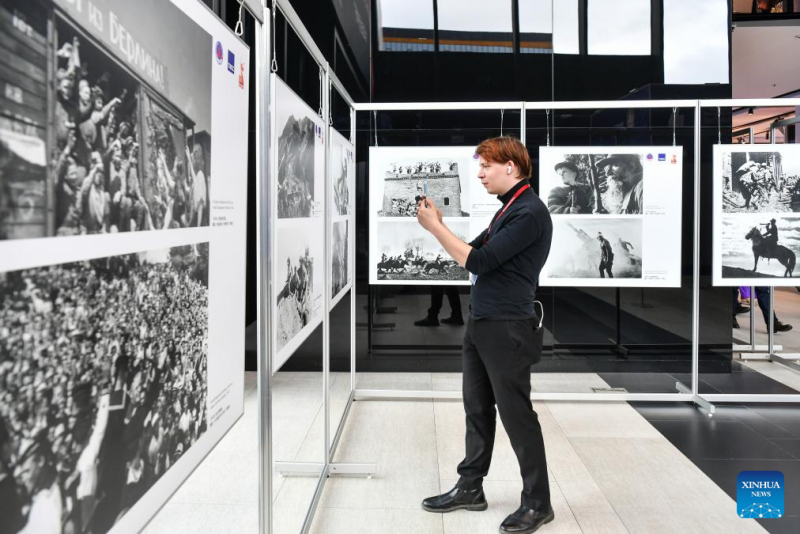 Exposição de fotos é inaugurada na Rússia para comemorar a vitória na Guerra Mundial Antifascista