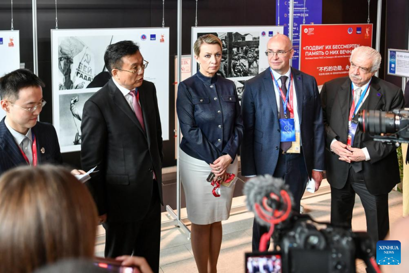 Exposição de fotos é inaugurada na Rússia para comemorar a vitória na Guerra Mundial Antifascista