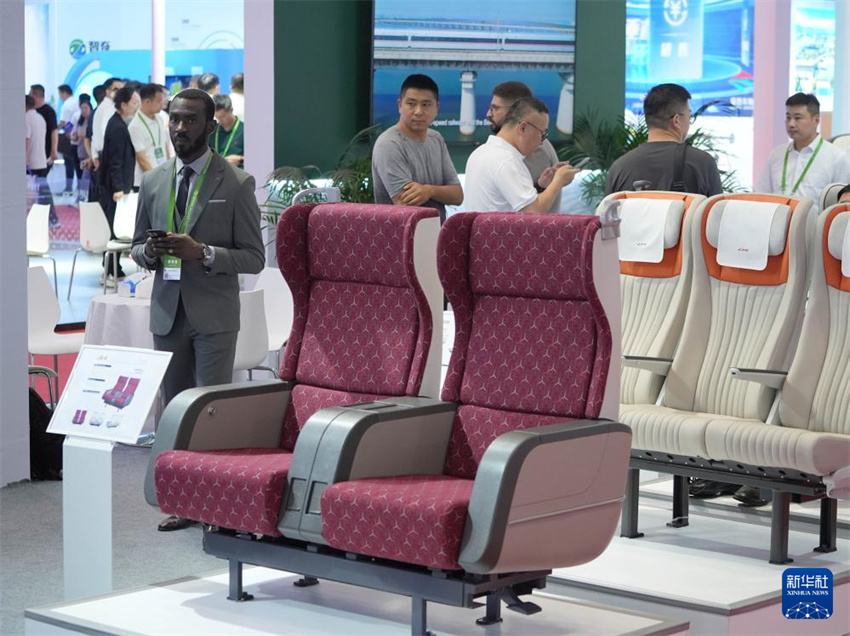 17ª Exposição Internacional de Tecnologia e Equipamentos Ferroviários Modernos da China é inaugurada em Beijing