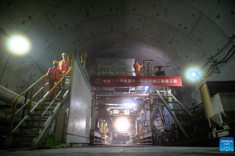 Túnel do Rio Yangtze da Linha 12 do Metrô de Wuhan alcança avanço na escavação