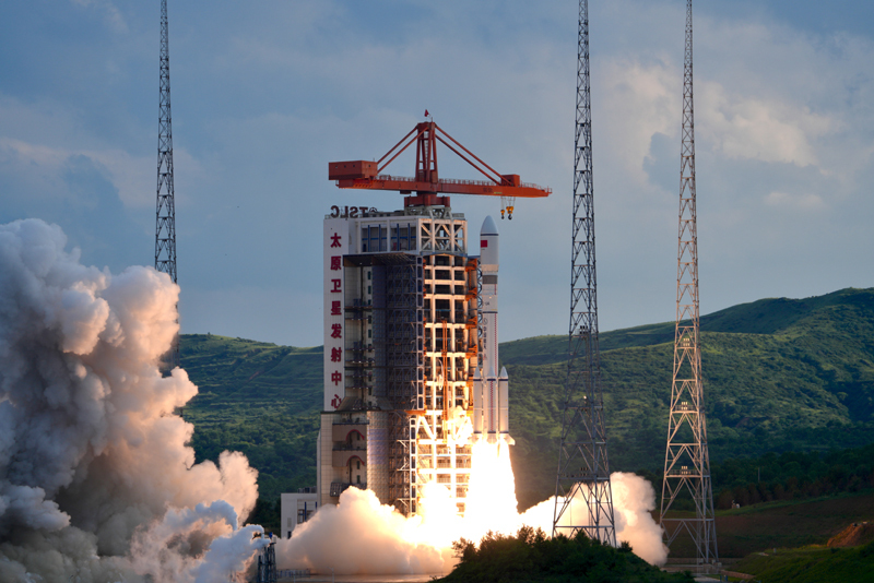 China lança grupo de satélites de internet com sucesso