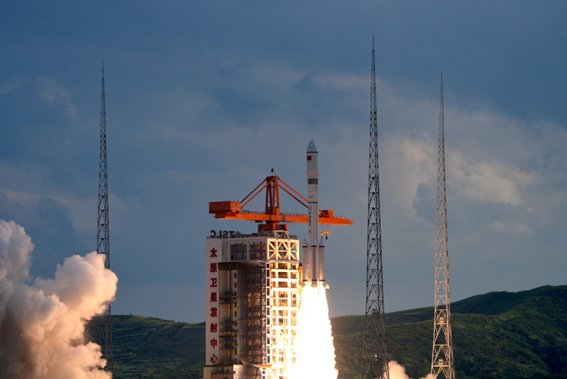 China lança grupo de satélites de internet com sucesso