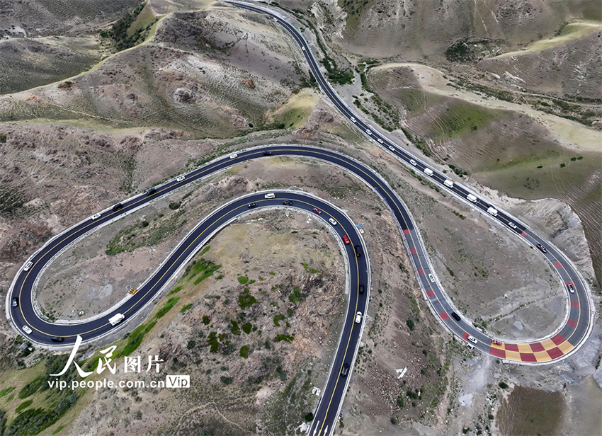 Galeria: paisagem deslumbrante ao longo da rodovia Dushanzi-Kuche em Xinjiang