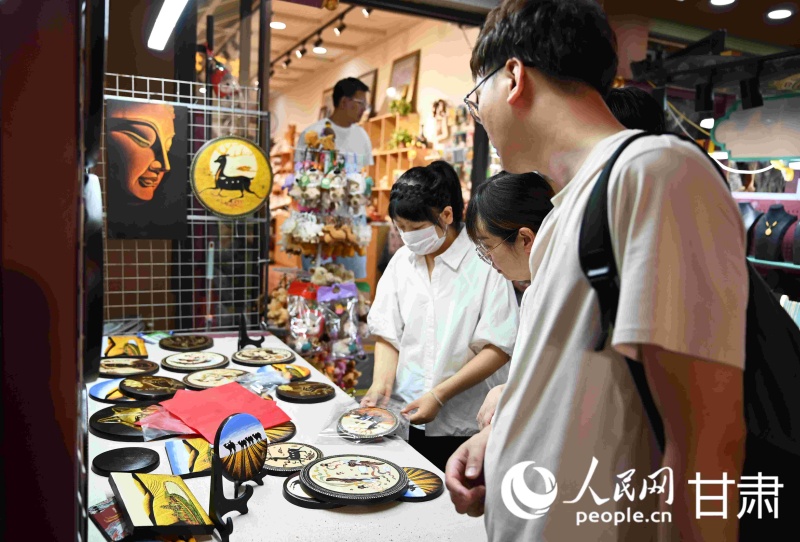 Dunhuang vive aquecimento contínuo da “economia noturna”