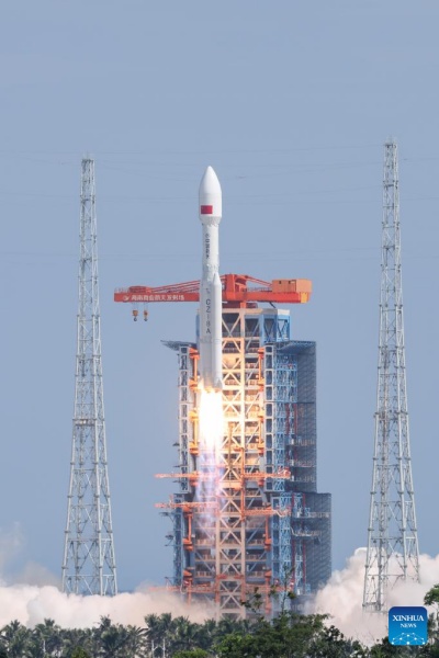 China lança com sucesso grupo de satélites de órbita terrestre baixa