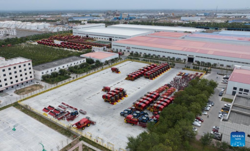 Galeria: oficina de fabricação de colheitadeiras de algodão em Xinjiang