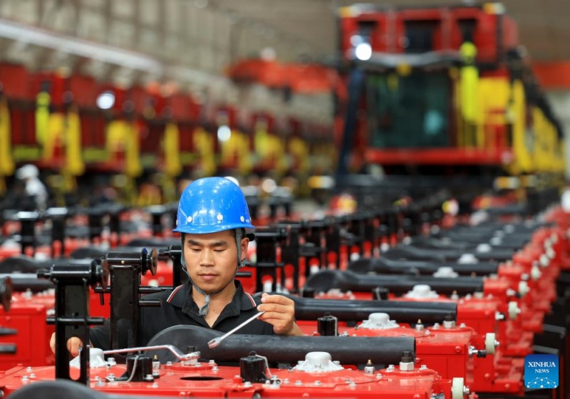 Galeria: oficina de fabricação de colheitadeiras de algodão em Xinjiang