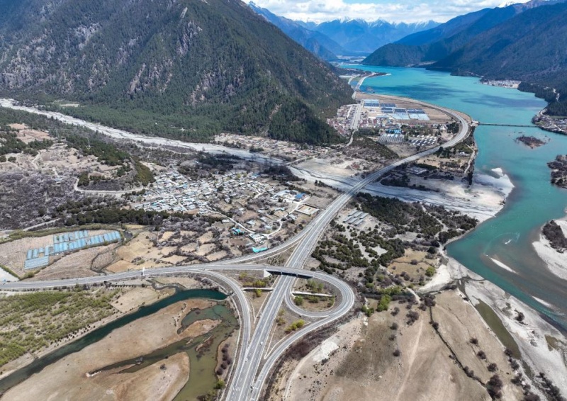 Rede de transporte abrangente impulsiona desenvolvimento em Xizang
