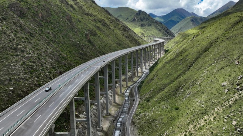 Rede de transporte abrangente impulsiona desenvolvimento em Xizang