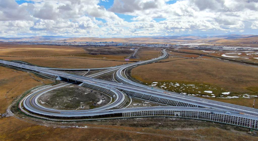 Rede de transporte abrangente impulsiona desenvolvimento em Xizang
