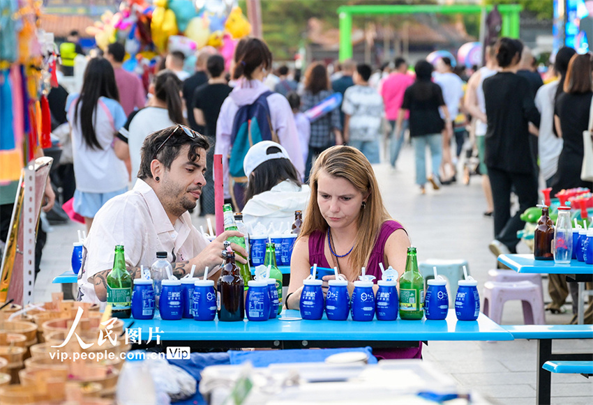 Galeria: mercado de turismo cultural de verão continua aquecido em Hohhot, no norte da China