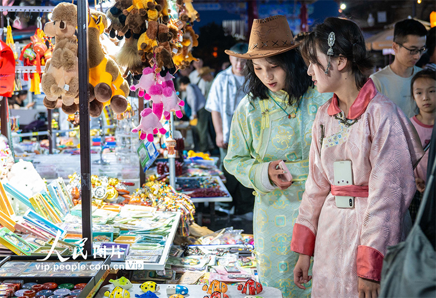 Galeria: mercado de turismo cultural de verão continua aquecido em Hohhot, no norte da China