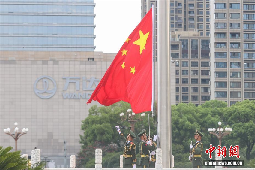 Nanchang realiza cerimônia de hasteamento da bandeira para celebrar Dia do Exército da China
