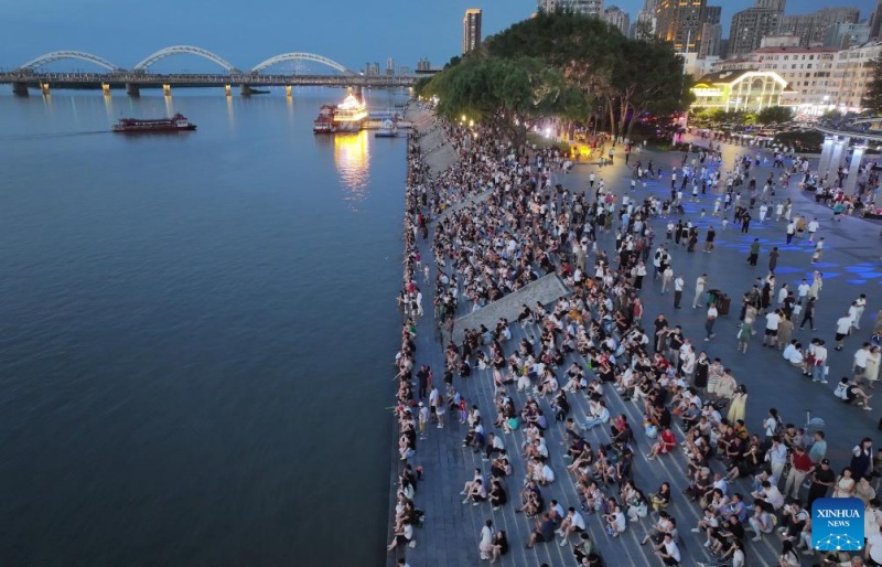 Verão fresco em Harbin atrai turistas para férias